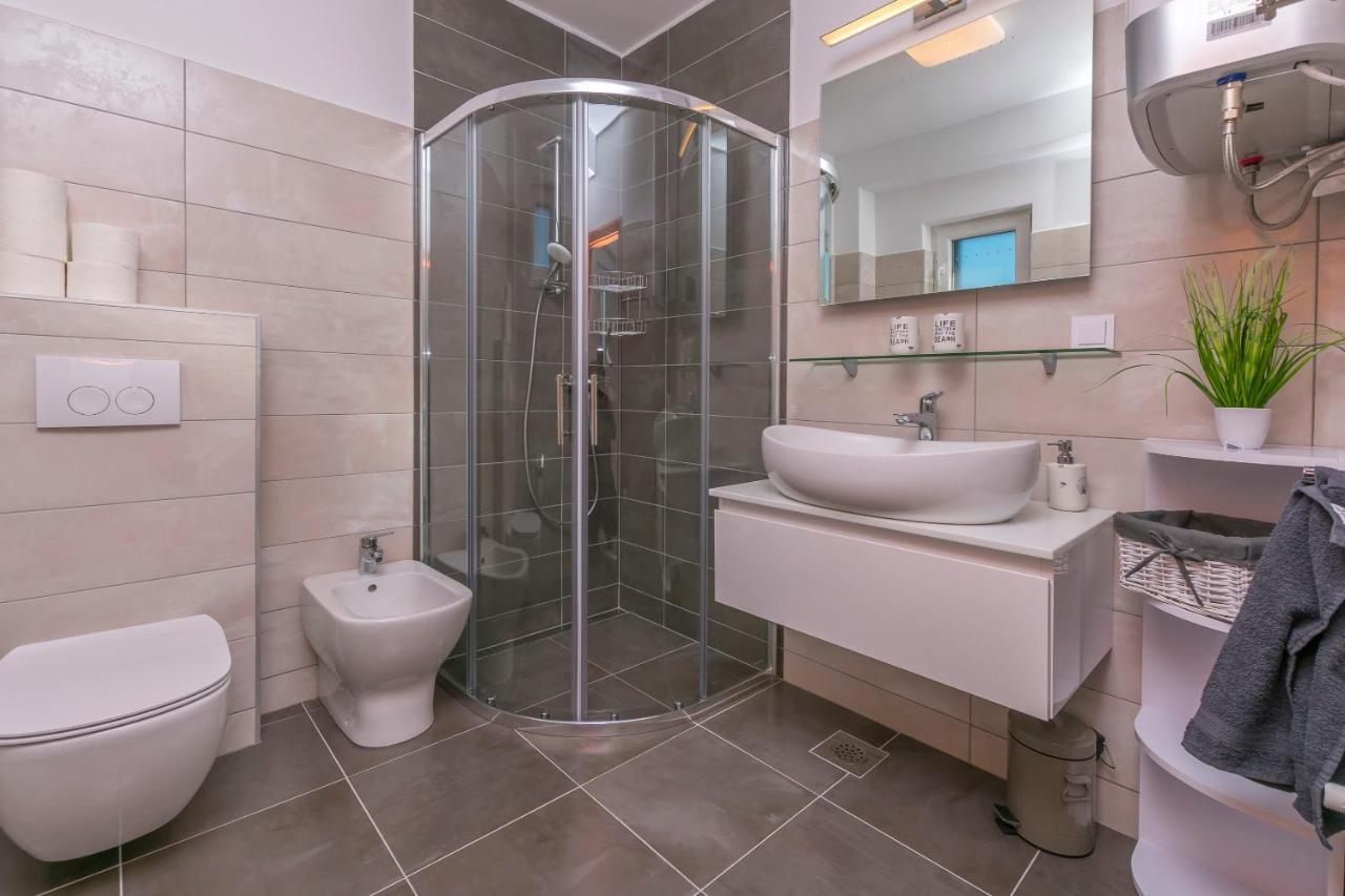 Apartments Visnja Rogoznica  Ngoại thất bức ảnh