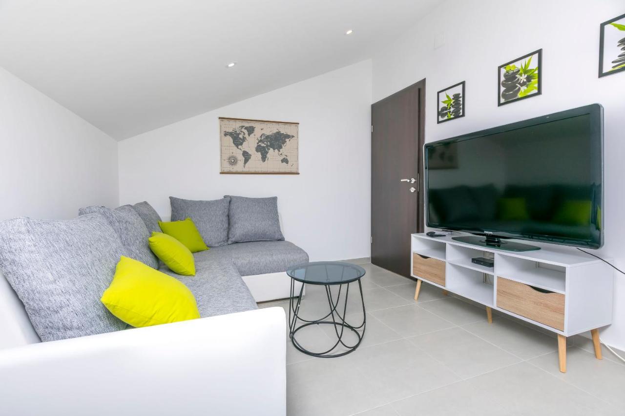 Apartments Visnja Rogoznica  Ngoại thất bức ảnh