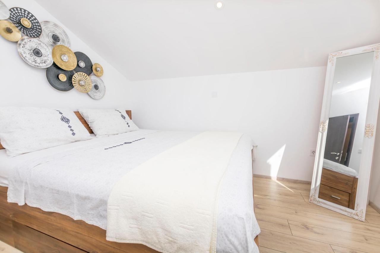 Apartments Visnja Rogoznica  Ngoại thất bức ảnh