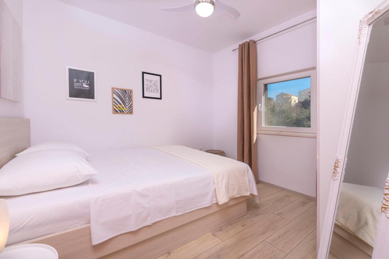 Apartments Visnja Rogoznica  Ngoại thất bức ảnh